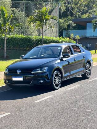 VOLKSWAGEN JETTA 2.0 TSI HIGHLINE 211CV GASOLINA 4P TIPTRONIC
